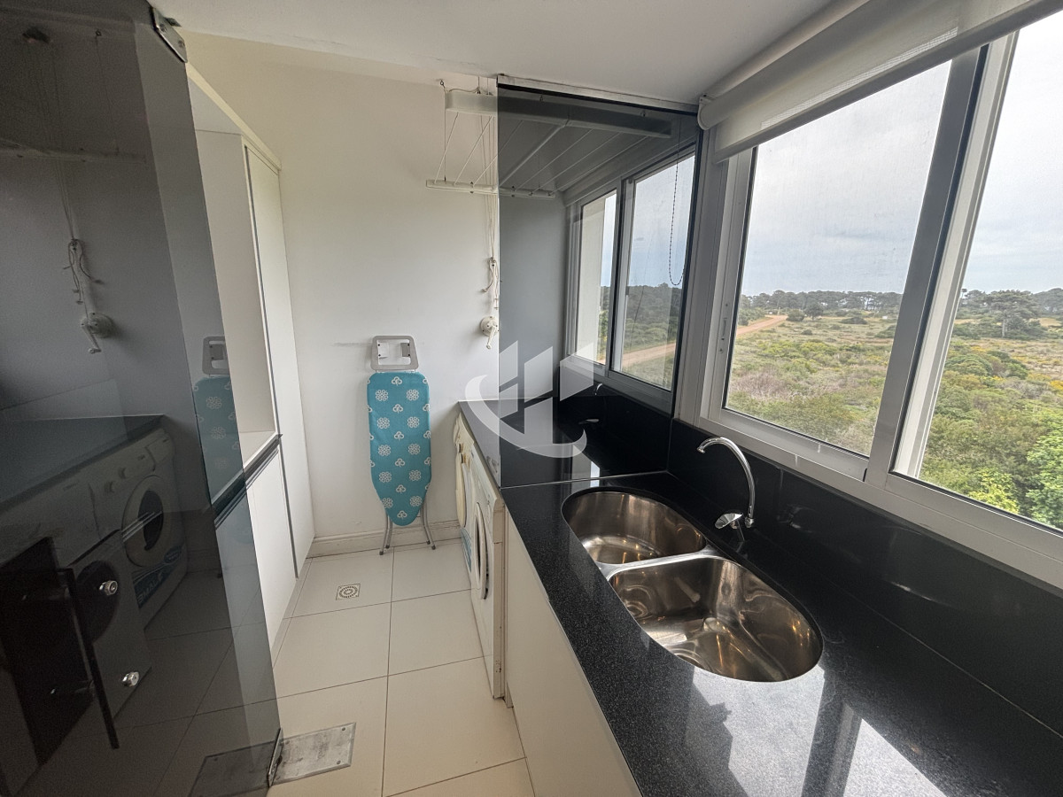 Apartamento ID.2277 - PUNTA DEL ESTE - PLAYA BRAVA - APARTAMENTO DE 4 DORMITORIOS EN SUITE Y DEPENDENCIA - VENTA