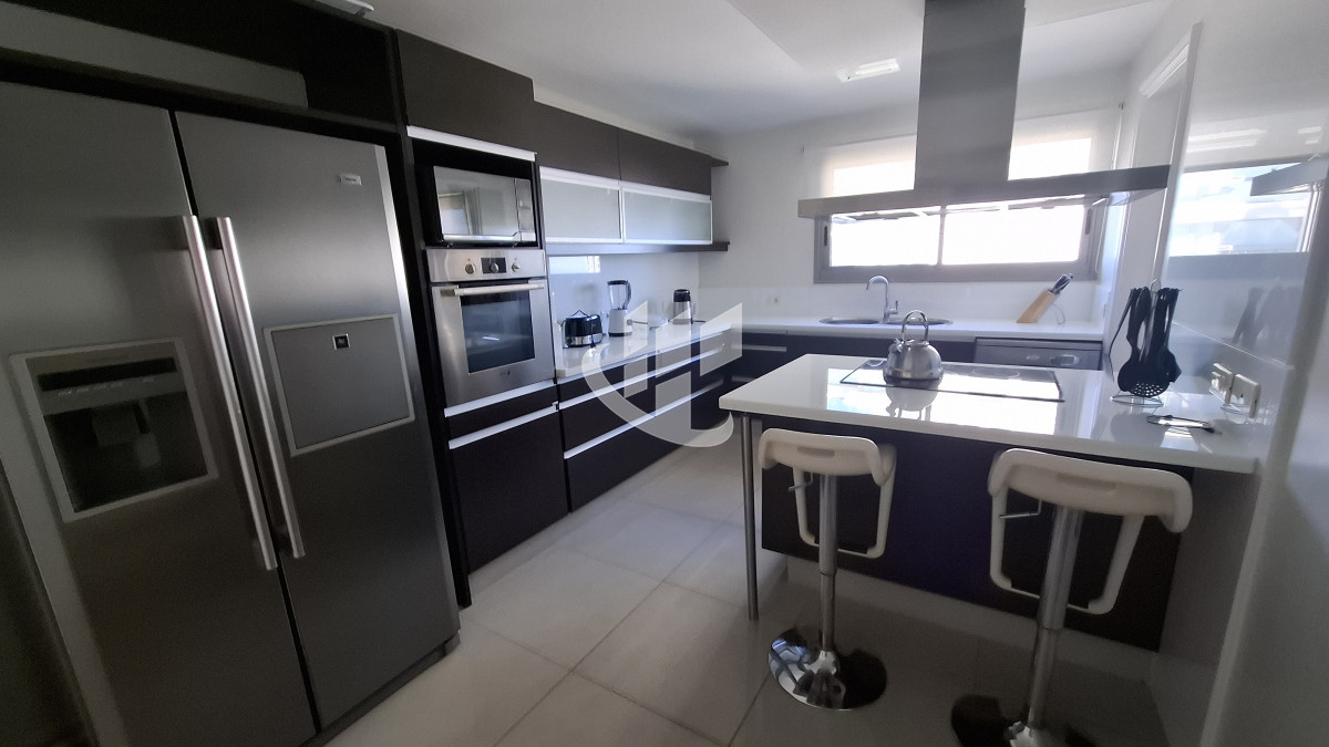 Apartamento ID.2039 - Venta apartamento 3 suites y dependencia completa, primera línea Brava, Punta del Este
