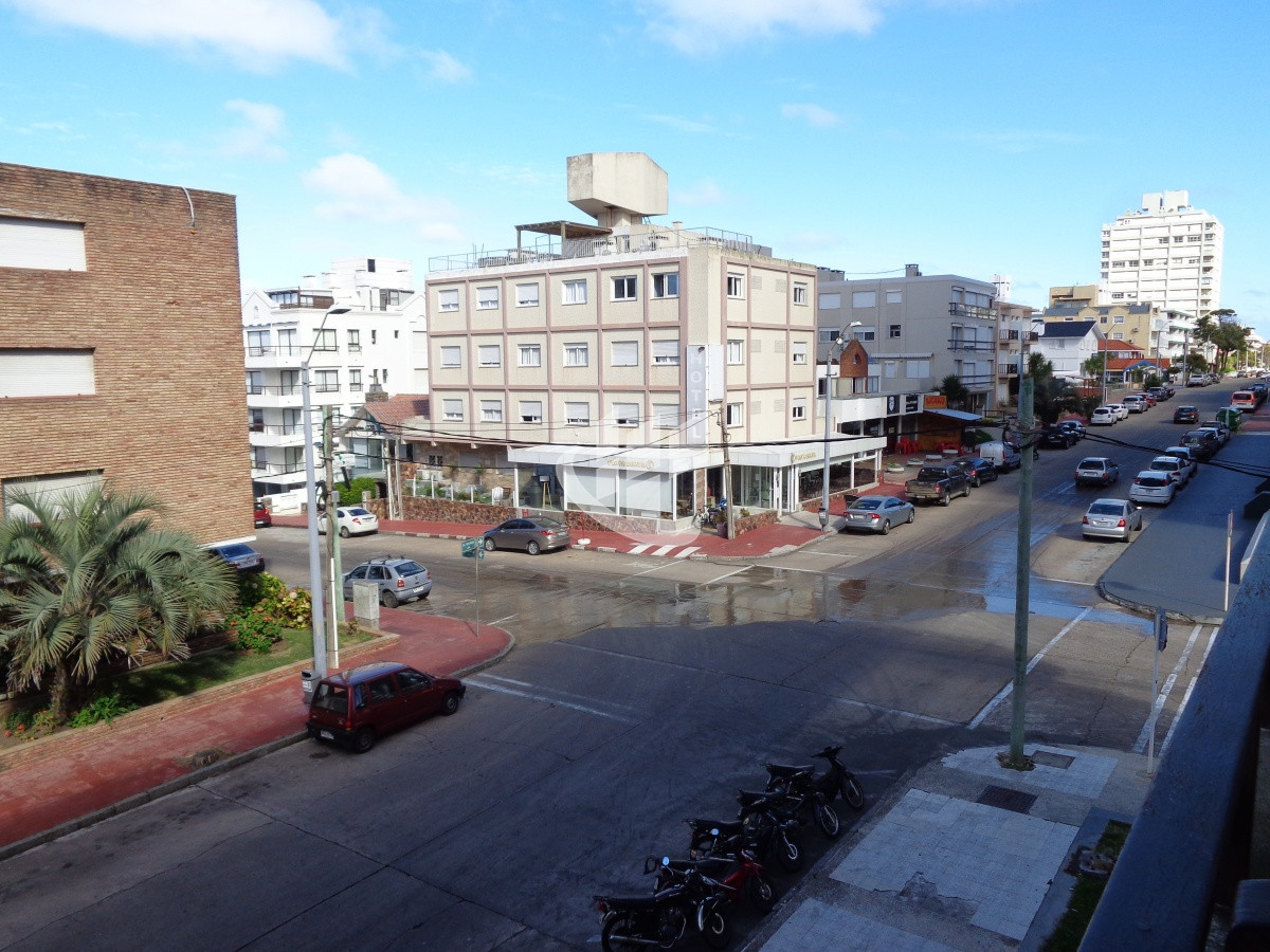 Apartamento ID.1357 - PUNTA DEL ESTE PENINSULA APARTAMENTO  2 DORMITORIOS 2 BAÑOS GARAGE VENTA 