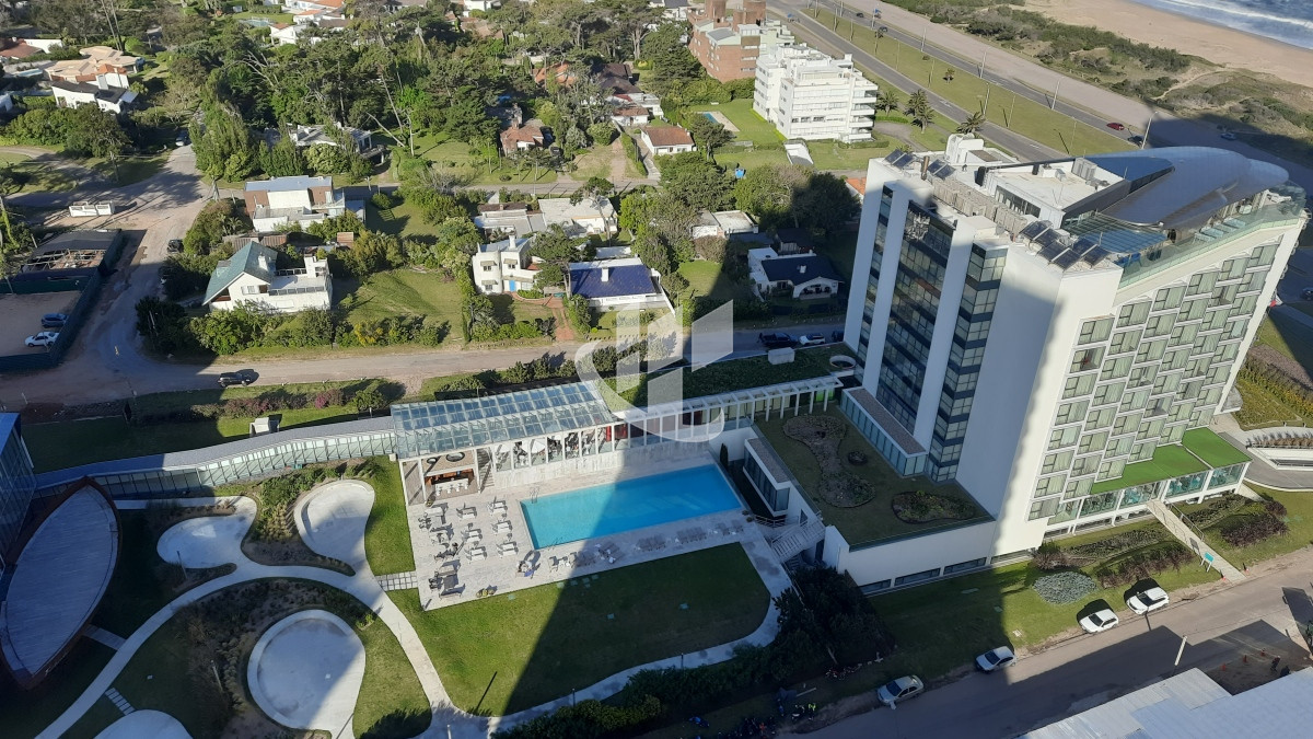 Apartamento ID.894 - Alquiler Temporada, 3 dormitorios y dep, con vista, piso alto, Brava, Punta del Este