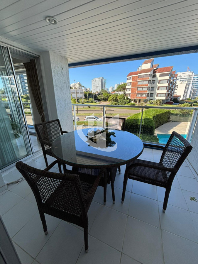 Apartamento ID.2453 - PUNTA DEL ESTE CHIVERTA APTO CON SERVICIOS DE 3 DORMITORIOS EN SUITE, GARAGE , DEP DE SERCVICIO