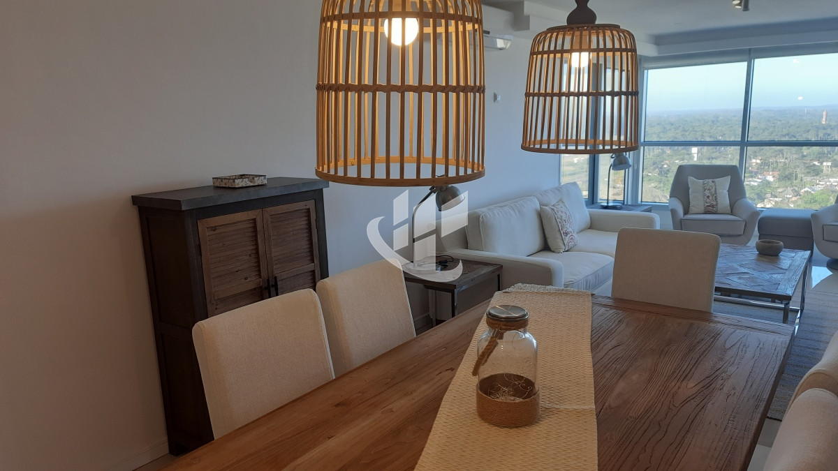 Apartamento ID.896 - Alquiler temporario, 2 dormitorios mas dependencia, piso alto, vista, Brava, Punta del Este.