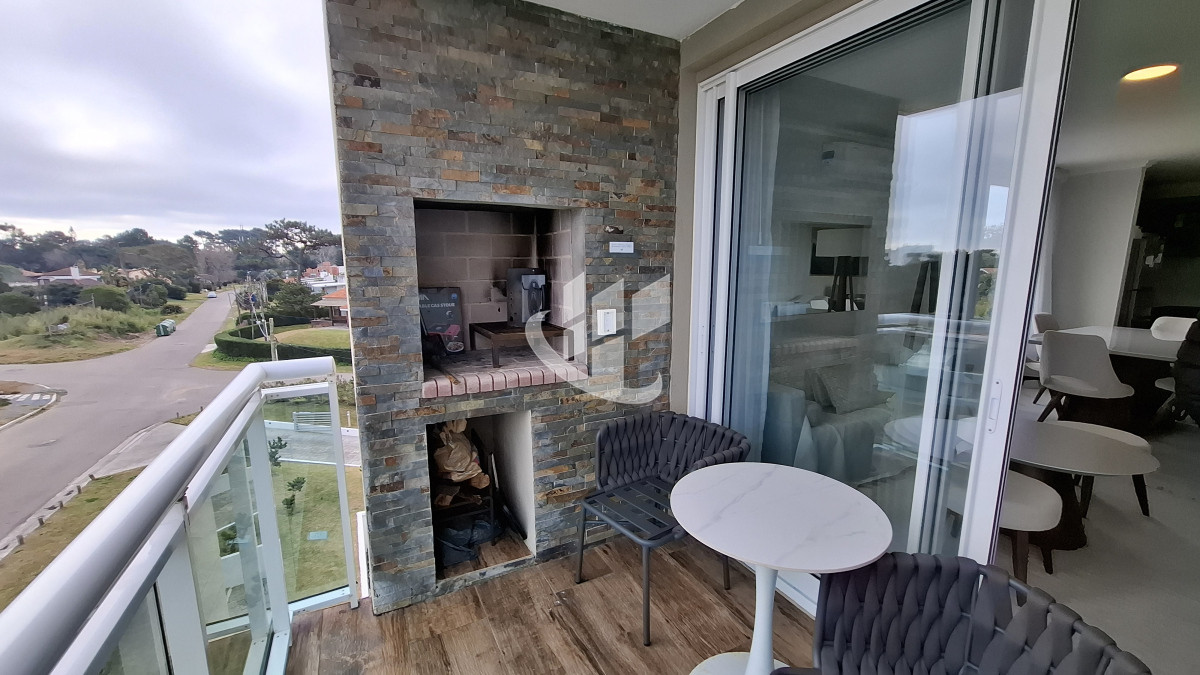 Apartamento ID.2031 - Alquiler Temporal, 2 dormitorios, parrillero propio, 1era linea, Mansa, Punta del Este