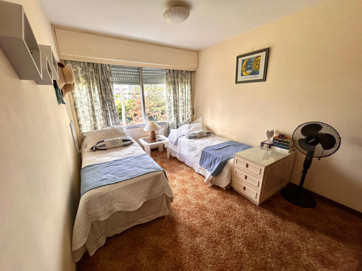 Apartamento ID.2408 - Alquiler Temporal 2 dormitorios Primera Linea Playa Mansa, Punta Del Este