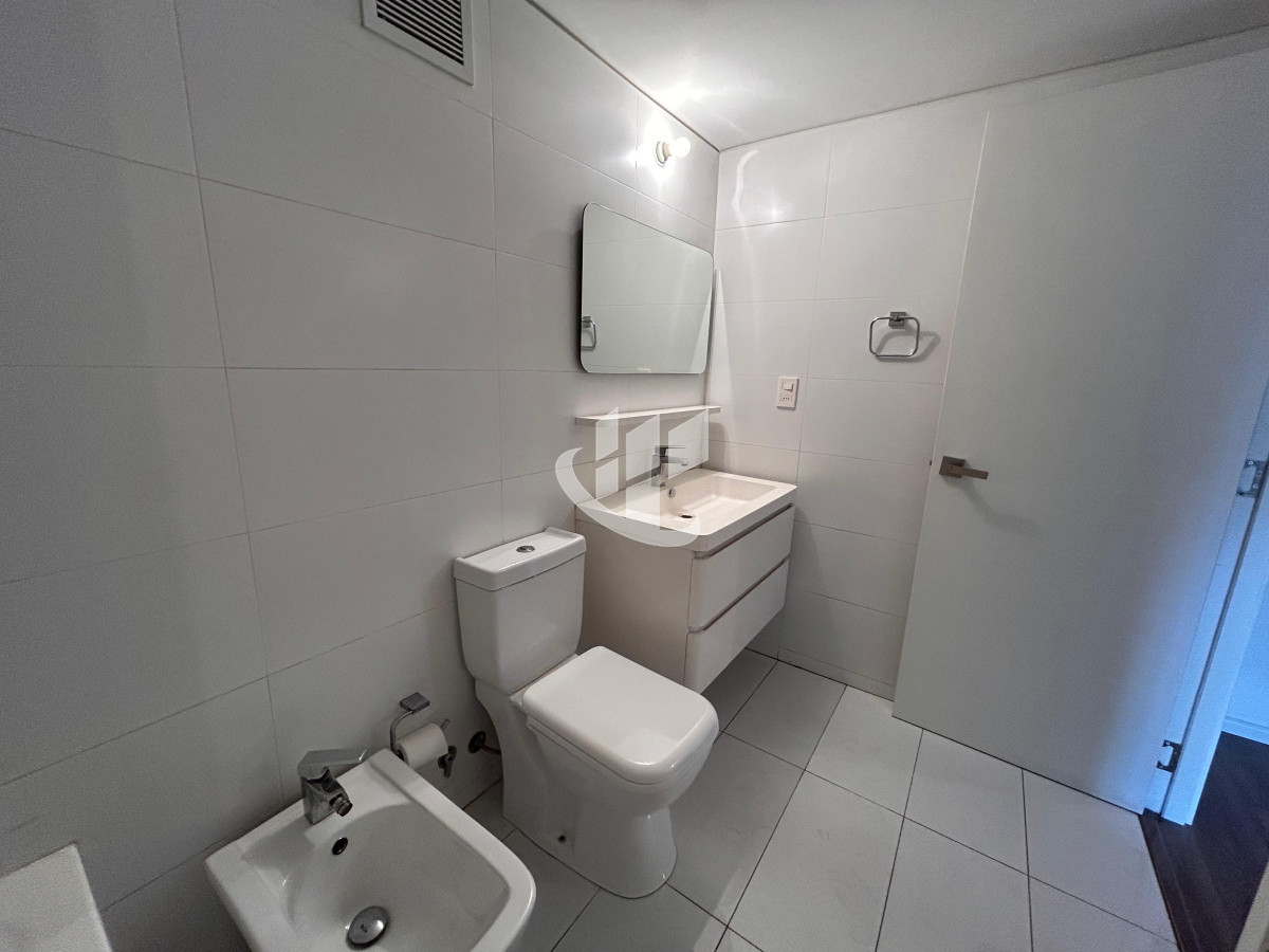 Apartamento ID.1896 - Venta de apartamento de 2 dormitorios con garage en Centro, Montevideo