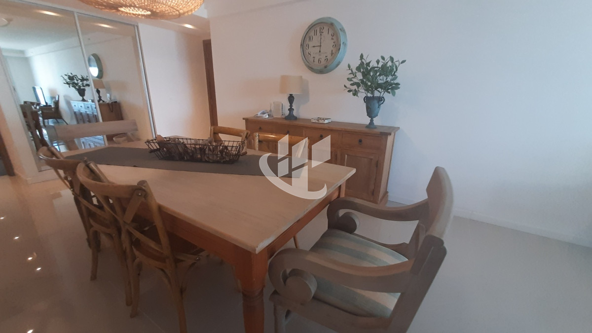 Apartamento ID.918 - Alquiler Temporada, 2 dormitorios, piso alto, vista al mar, Brava, Punta del Este