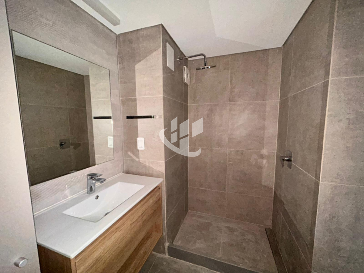 Apartamento ID.2517 - Venta Apartamento 1 Dormitorio con Balcón y Vista a la Rambla, Buceo