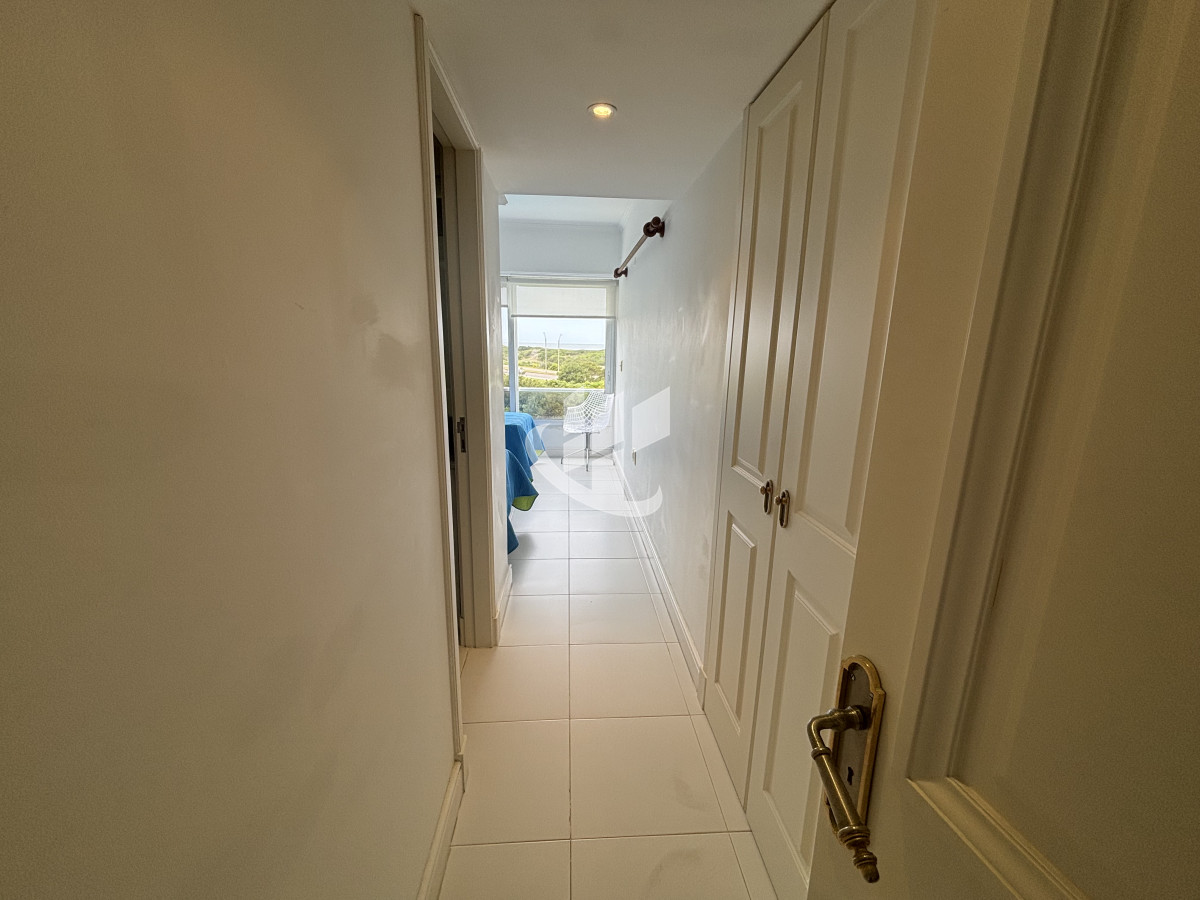 Apartamento ID.2277 - PUNTA DEL ESTE - PLAYA BRAVA - APARTAMENTO DE 4 DORMITORIOS EN SUITE Y DEPENDENCIA - VENTA