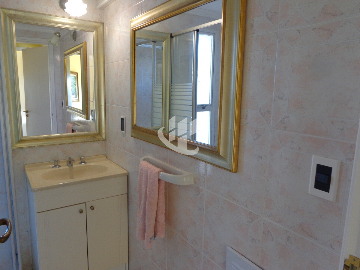 Apartamento ID.1404 - PUNTA DEL ESTE APARTAMENTO 2 DORMITORIOS EDIFICIO CON SERVICIOS