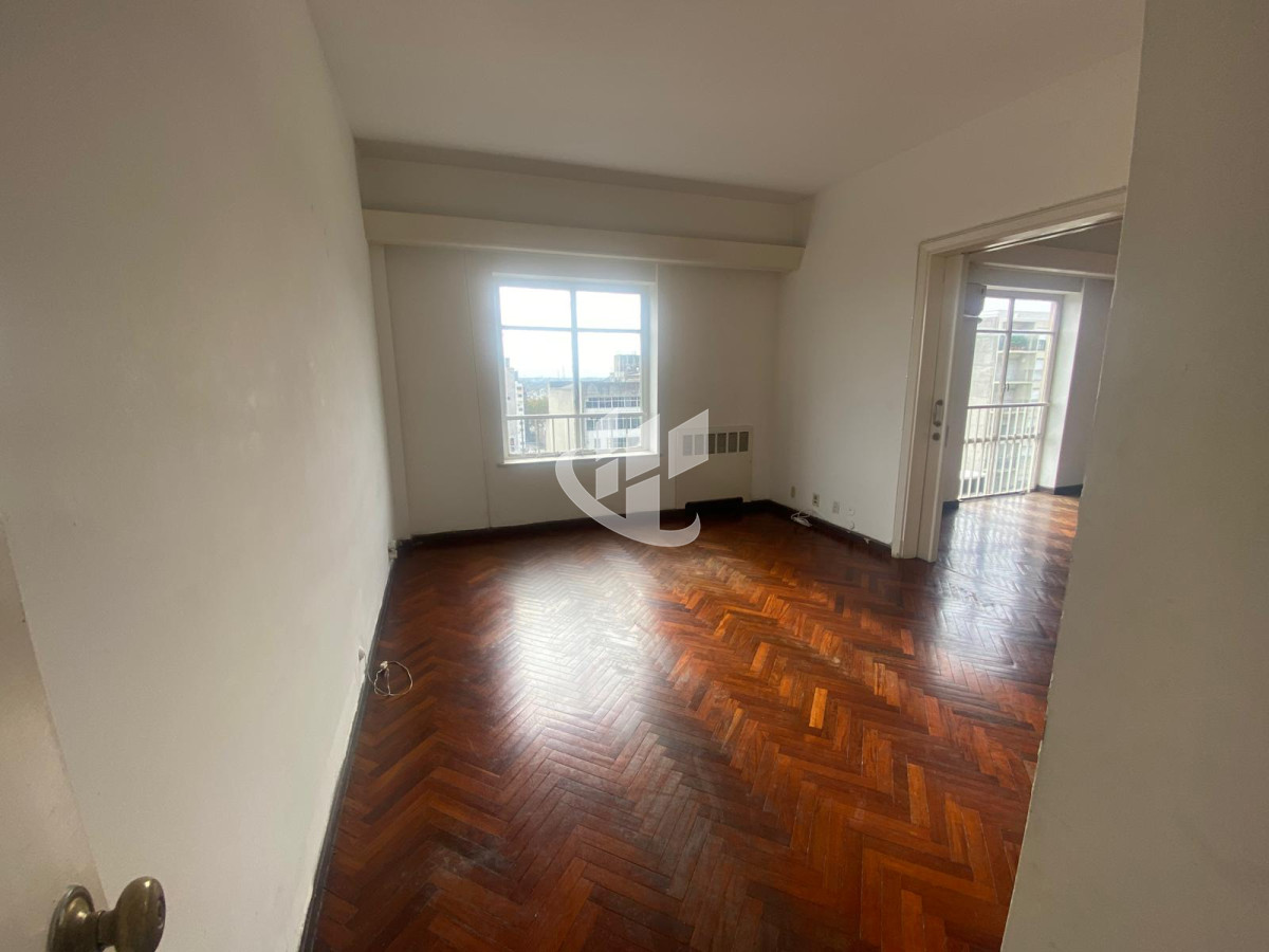 Apartamento ID.1860 - APARTAMENTO DE CATEGORIA 3 DORMITORIOS 2 BAÑOS  Y SERVICIO GARAJE SOBRE 18 DE JULIO