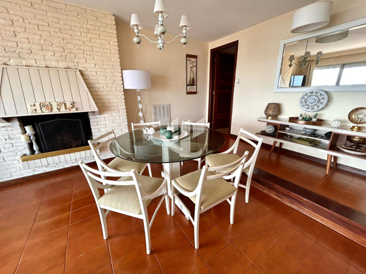 Apartamento ID.2408 - Alquiler Temporal 2 dormitorios Primera Linea Playa Mansa, Punta Del Este
