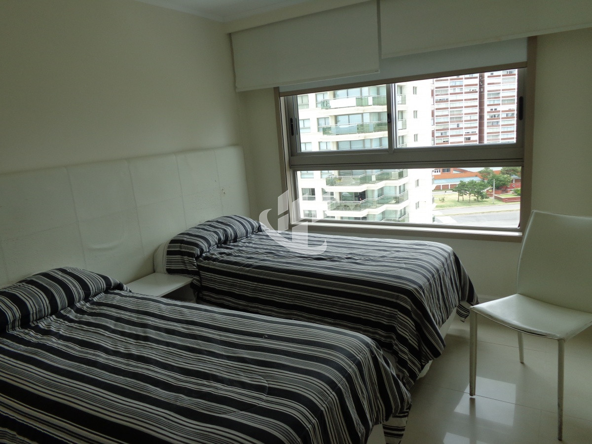 Apartamento ID.1400 - PUNTA DEL ESTE IMPERIALE FRENTE AL MAR! 3 DORMITORIOS 
