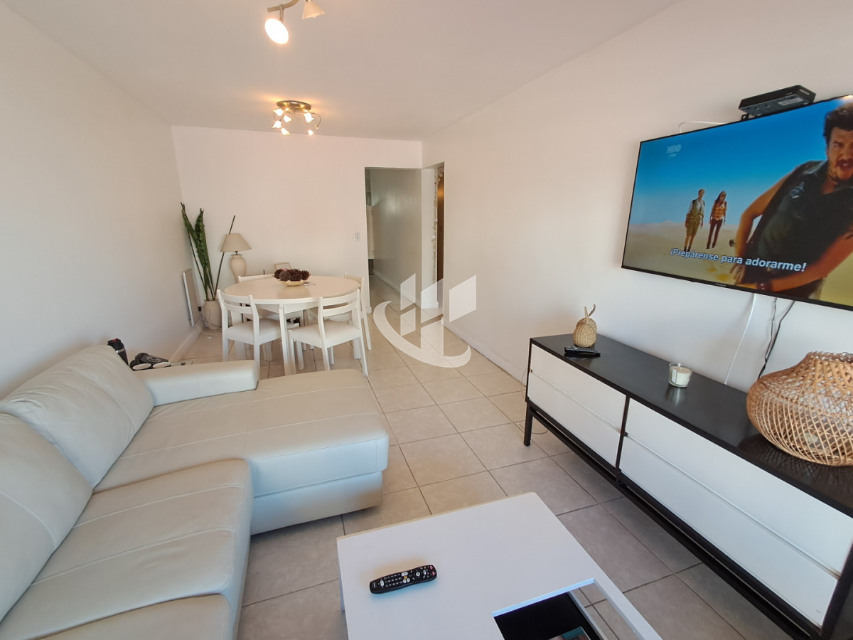 Apartamento ID.2484 - PUNTA DEL ESTE PENINSULA APTO 2 DORM 2 BAÑOS GARAGE A METROS DEL MAR