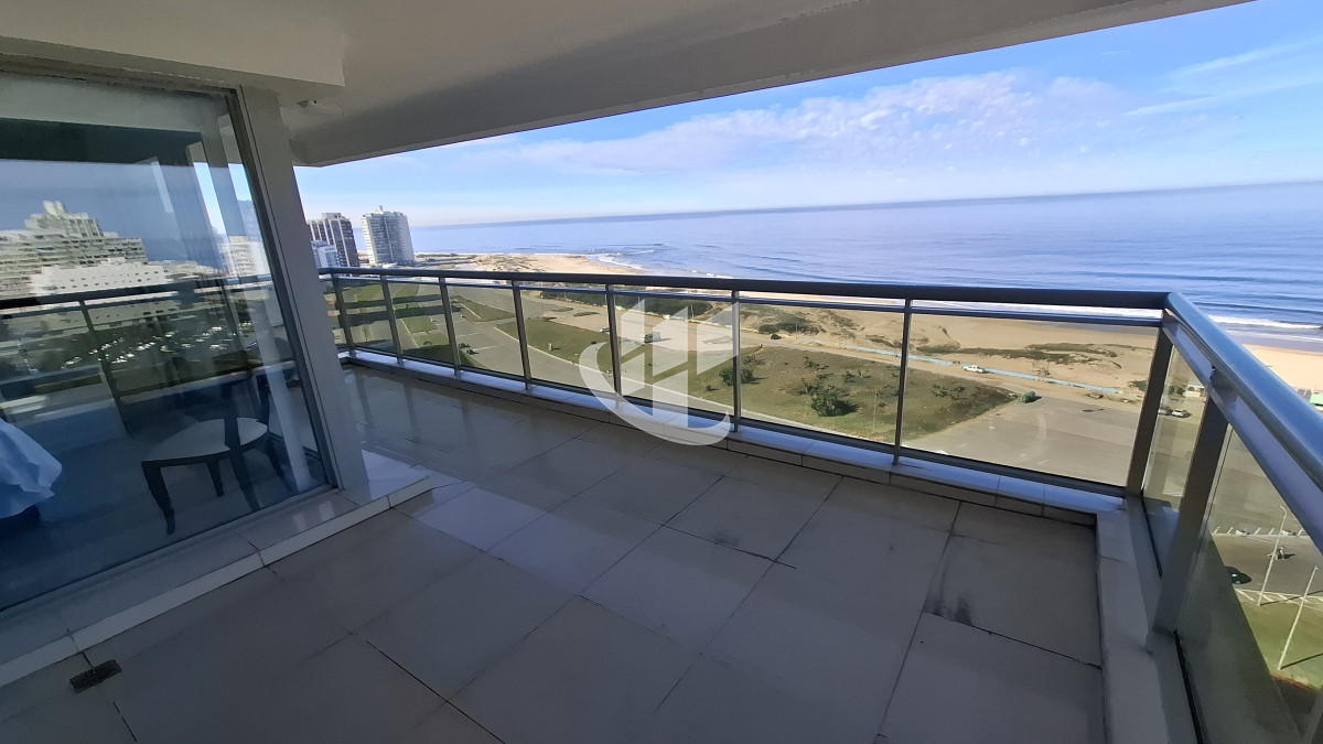 Apartamento ID.2040 - Venta departamento, primera linea 4 suites, Brava, Punta del Este