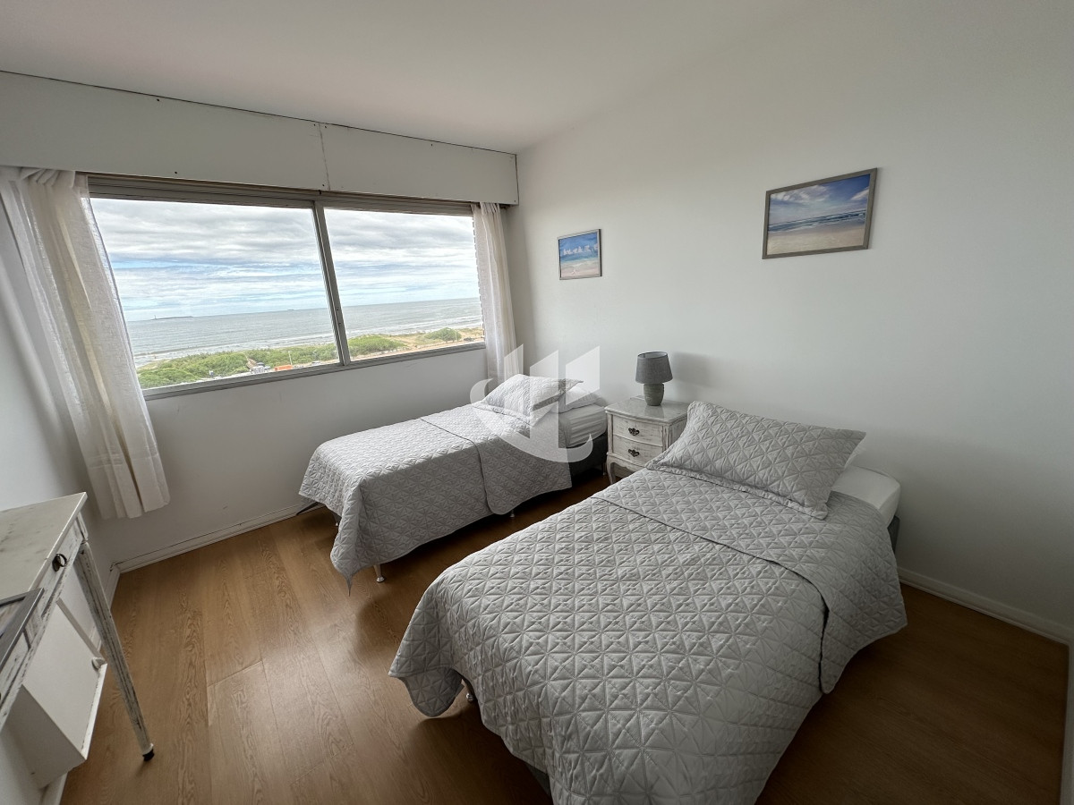Apartamento ID.1906 - Frente al mar. Apartamento en alquiler anual de 3 dormitorios en Punta del Este 