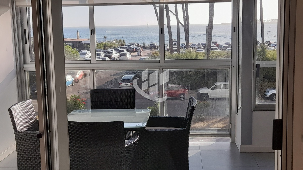 Apartamento ID.1719 - PUNTA DEL ESTE MANSA FRENTE AL MAR! APARTAMENTO DE 2 DORMITORIOS Y DEPENDENCIA EN VENTA! 