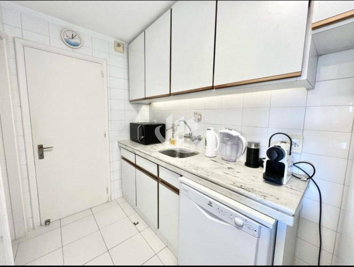 Apartamento ID.2403 - Alquiler Verano, 3 dormitorios mas dependencia, con vista, Peninsula, Punta del Este