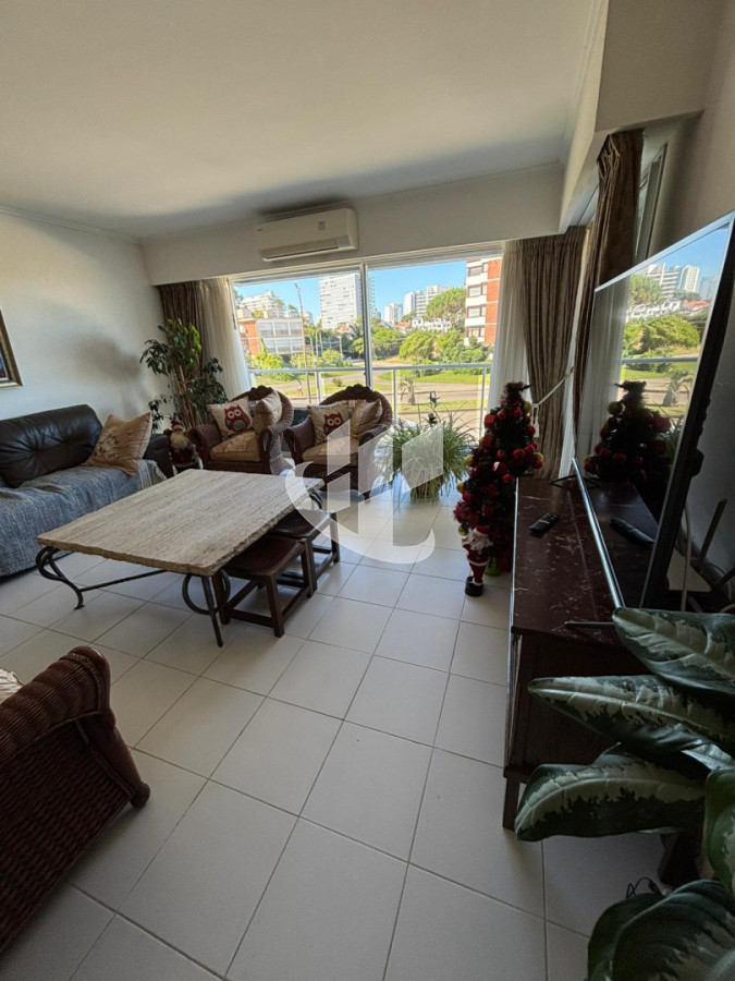 Apartamento ID.2453 - PUNTA DEL ESTE CHIVERTA APTO CON SERVICIOS DE 3 DORMITORIOS EN SUITE, GARAGE , DEP DE SERCVICIO