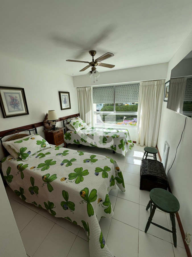 Apartamento ID.2453 - PUNTA DEL ESTE CHIVERTA APTO CON SERVICIOS DE 3 DORMITORIOS EN SUITE, GARAGE , DEP DE SERCVICIO