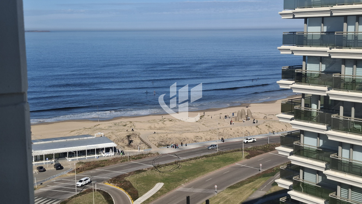 Apartamento ID.2040 - Venta departamento, primera linea 4 suites, Brava, Punta del Este
