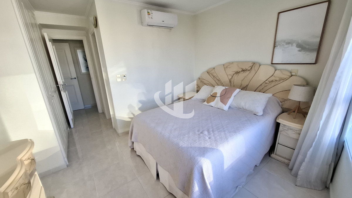 Apartamento ID.2036 - Alquiler Anual, 4 dormitorios, 5 baños, primera linea, Mansa, Punta del Este