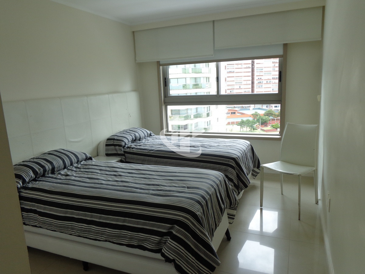 Apartamento ID.1400 - PUNTA DEL ESTE IMPERIALE FRENTE AL MAR! 3 DORMITORIOS 