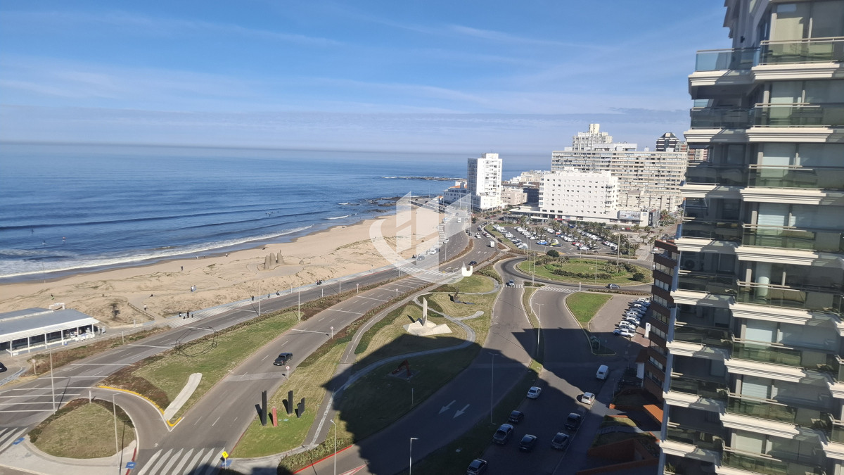 Apartamento ID.2040 - Venta departamento, primera linea 4 suites, Brava, Punta del Este