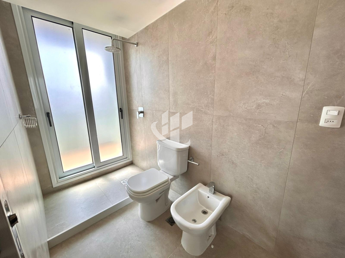 Apartamento ID.2240 - Venta Apartamento 3 Dormitorios con Garaje Doble en Parque Miramar - Orientación Norte