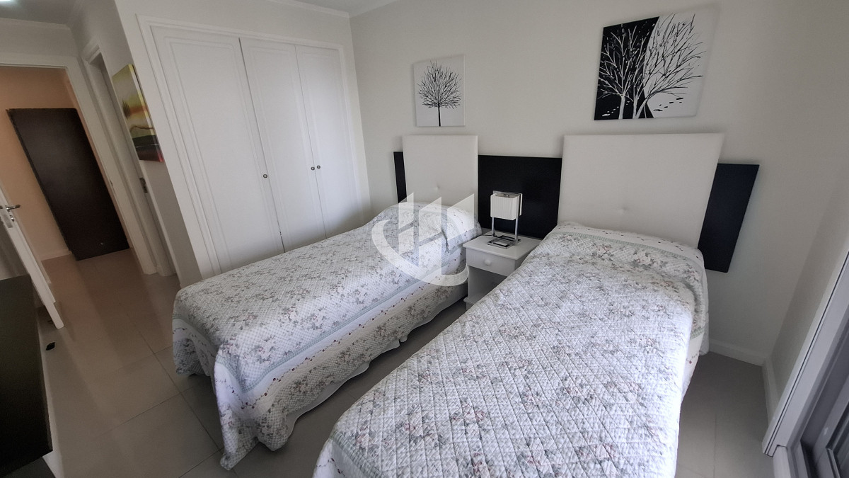 Apartamento ID.2040 - Venta departamento, primera linea 4 suites, Brava, Punta del Este