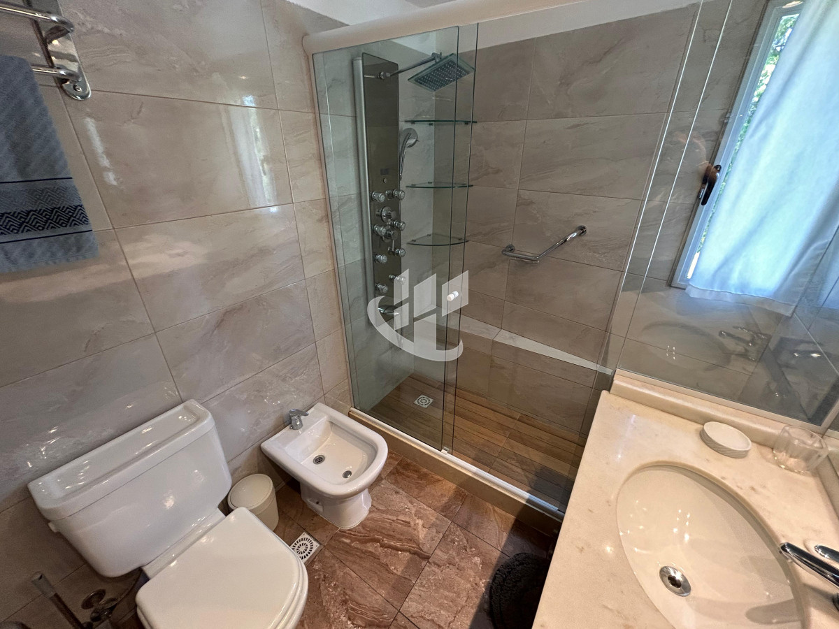 Apartamento ID.1622 - Alquiler Temporada, Punta del Este, Zona Shopping, 3 dormitorios