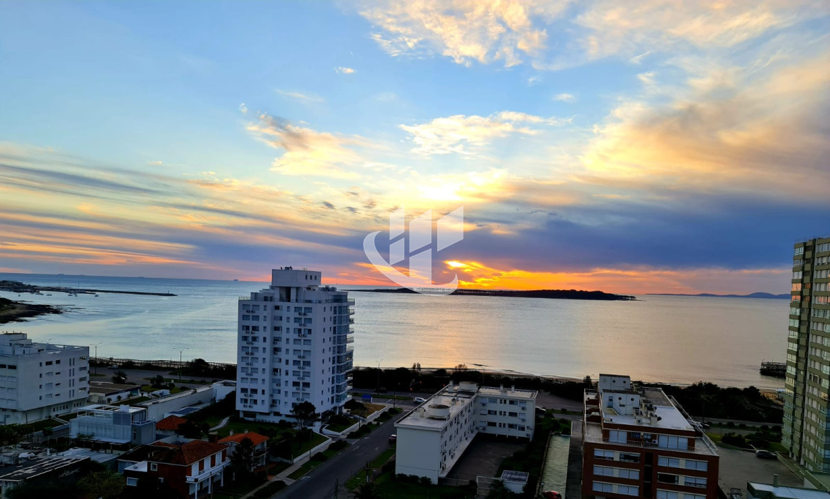 Apartamento ID.2013 - PUNTA DEL ESTE MANSA APTO 3 SUITES BALCON CON PARRILLERO EXCELENTE VISTA Y AMENITIES!