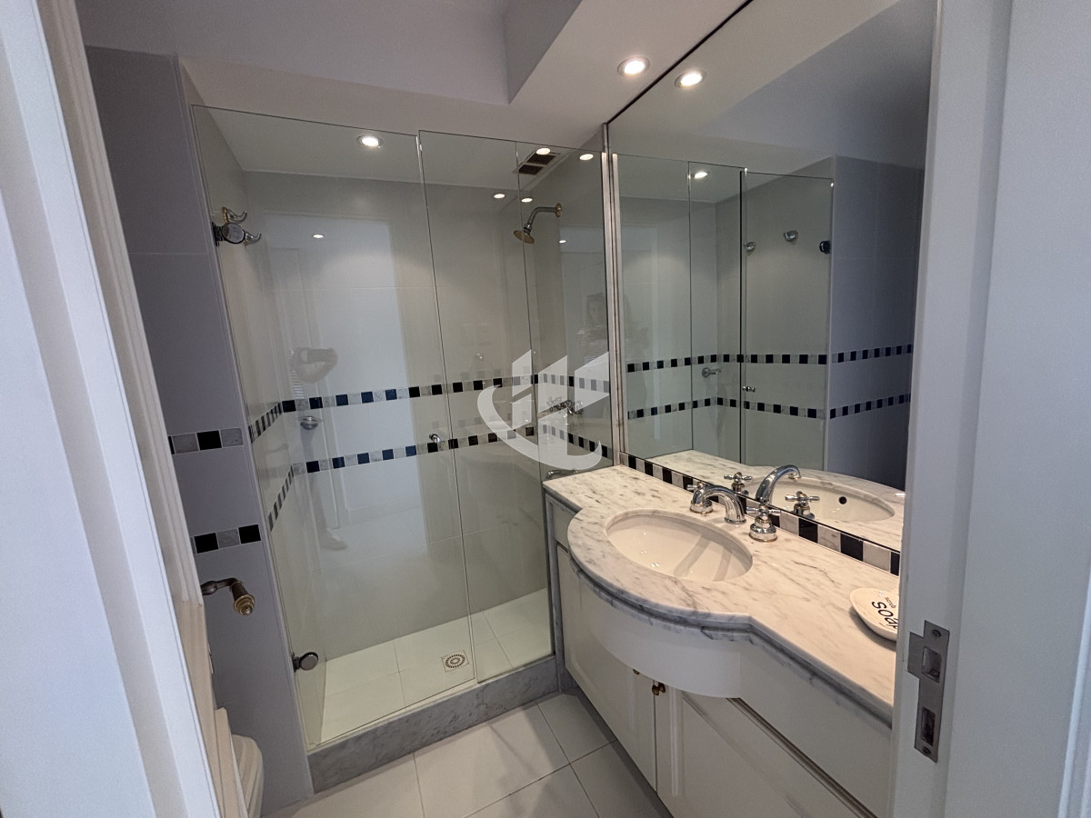 Apartamento ID.2277 - PUNTA DEL ESTE - PLAYA BRAVA - APARTAMENTO DE 4 DORMITORIOS EN SUITE Y DEPENDENCIA - VENTA