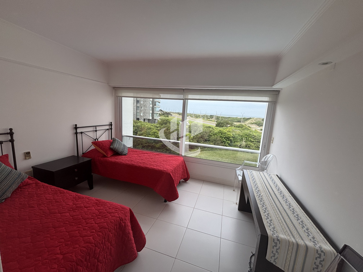 Apartamento ID.2277 - PUNTA DEL ESTE - PLAYA BRAVA - APARTAMENTO DE 4 DORMITORIOS EN SUITE Y DEPENDENCIA - VENTA