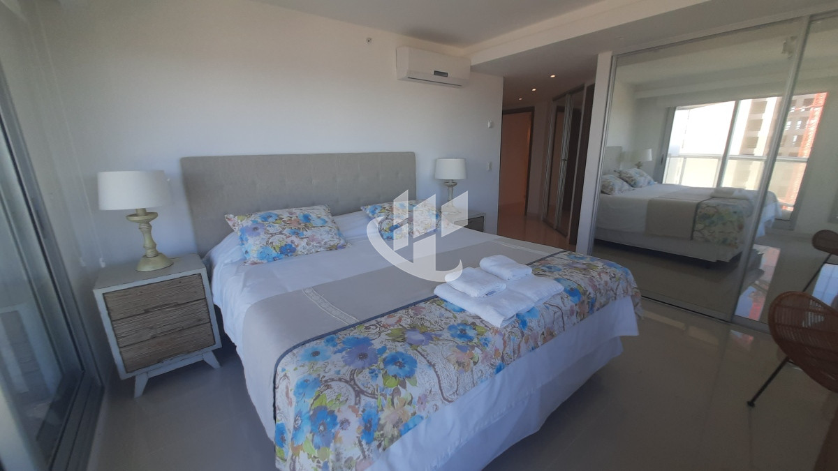 Apartamento ID.894 - Alquiler Temporada, 3 dormitorios y dep, con vista, piso alto, Brava, Punta del Este