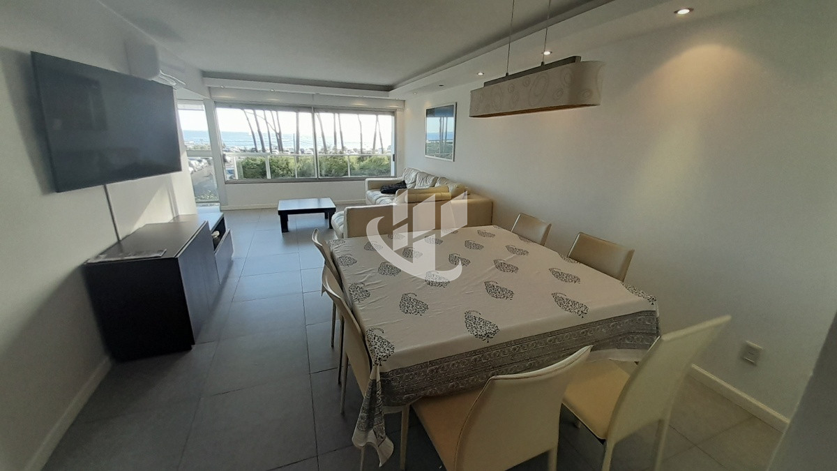Apartamento ID.1719 - PUNTA DEL ESTE MANSA FRENTE AL MAR! APARTAMENTO DE 2 DORMITORIOS Y DEPENDENCIA EN VENTA! 