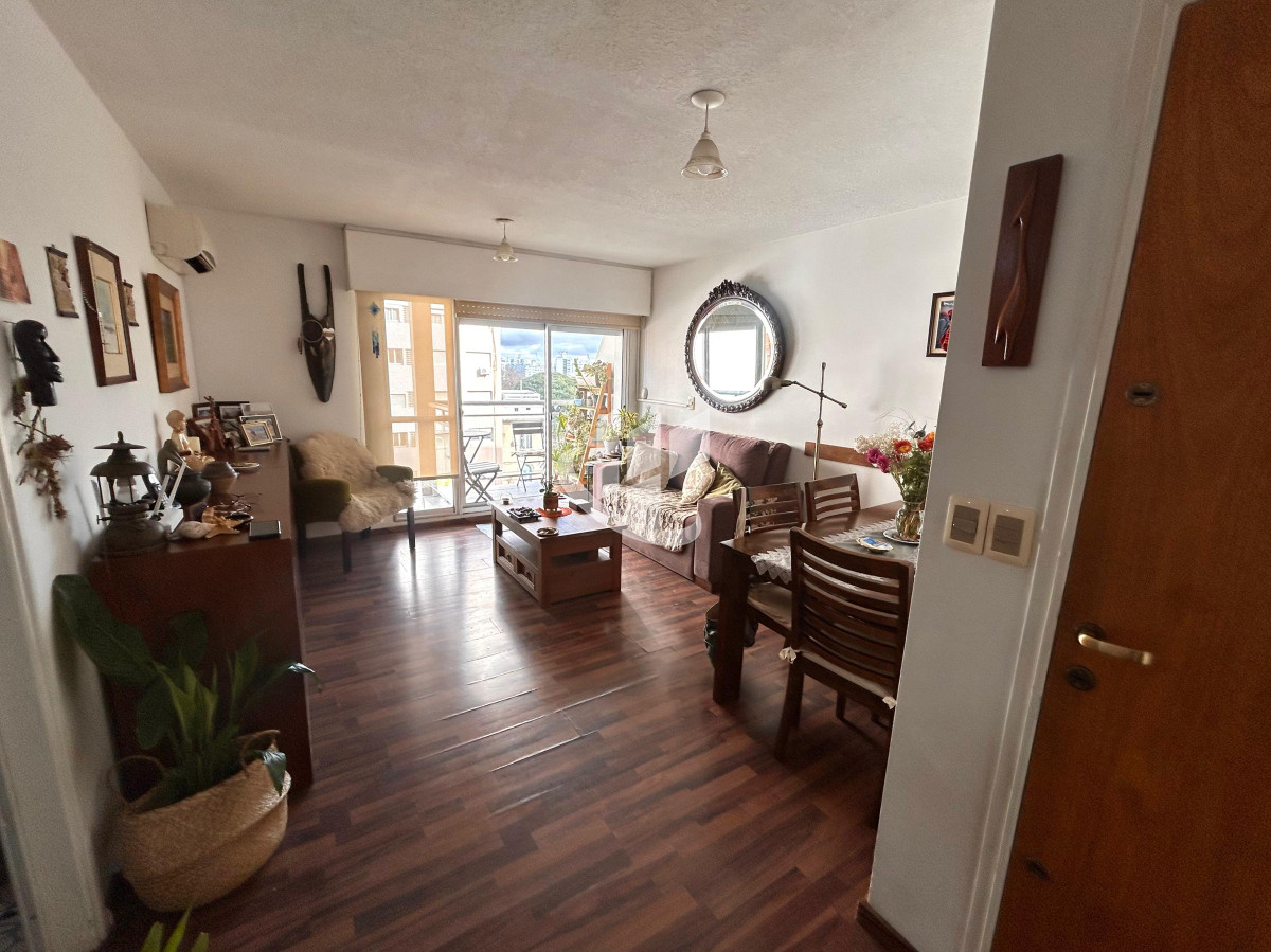 Apartamento ID.2010 - Venta Apartamento 2 Dormitorios, Tres Cruces, Cordón