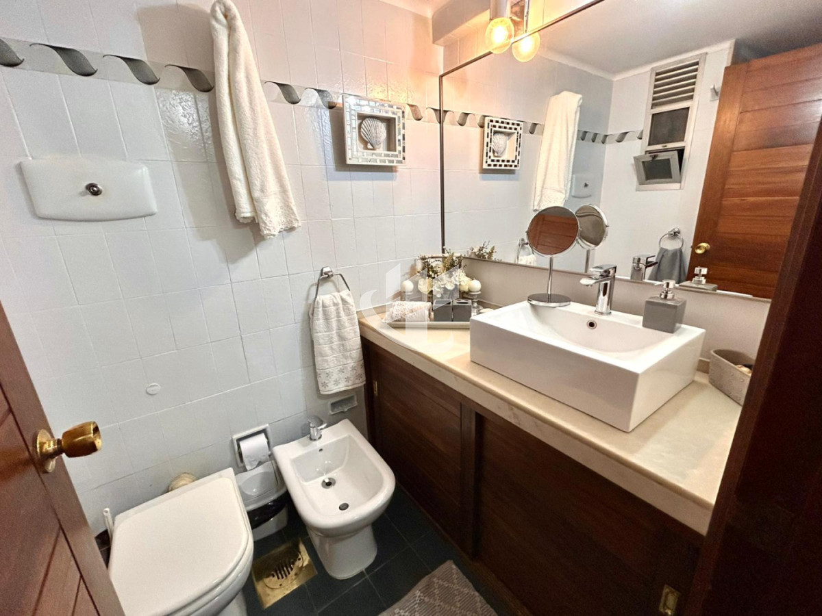 Apartamento ID.2408 - Alquiler Temporal 2 dormitorios Primera Linea Playa Mansa, Punta Del Este