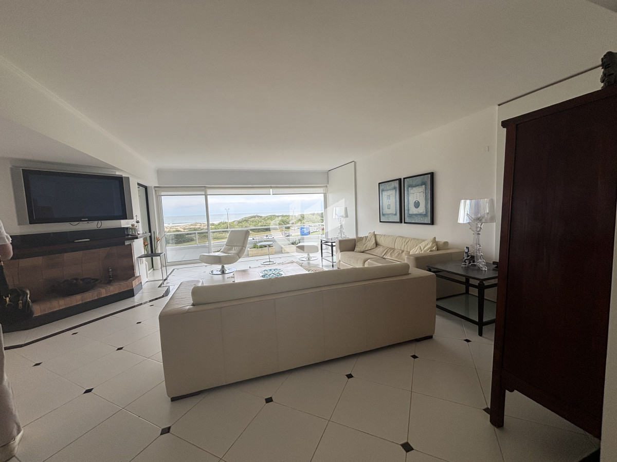 Apartamento ID.2277 - PUNTA DEL ESTE - PLAYA BRAVA - APARTAMENTO DE 4 DORMITORIOS EN SUITE Y DEPENDENCIA - VENTA