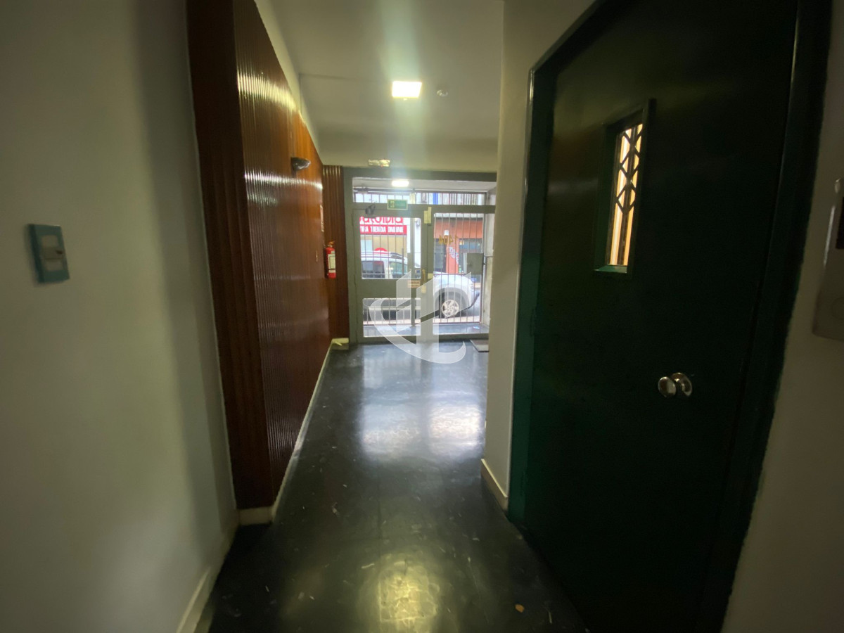 Apartamento ID.1854 - APARTAMENTO EN VENTA CORDON 2 DORMITORIOS Y SERVICIO.