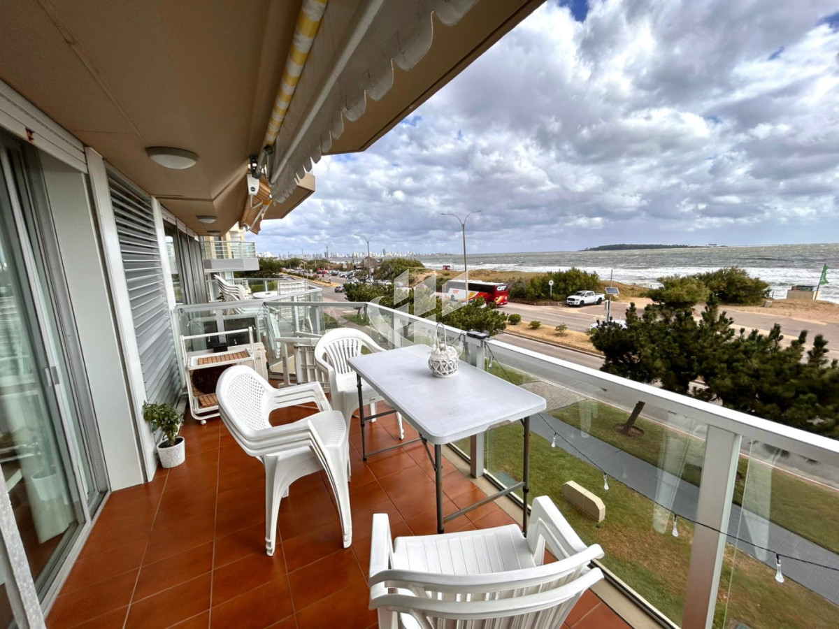 Apartamento ID.2408 - Alquiler Temporal 2 dormitorios Primera Linea Playa Mansa, Punta Del Este