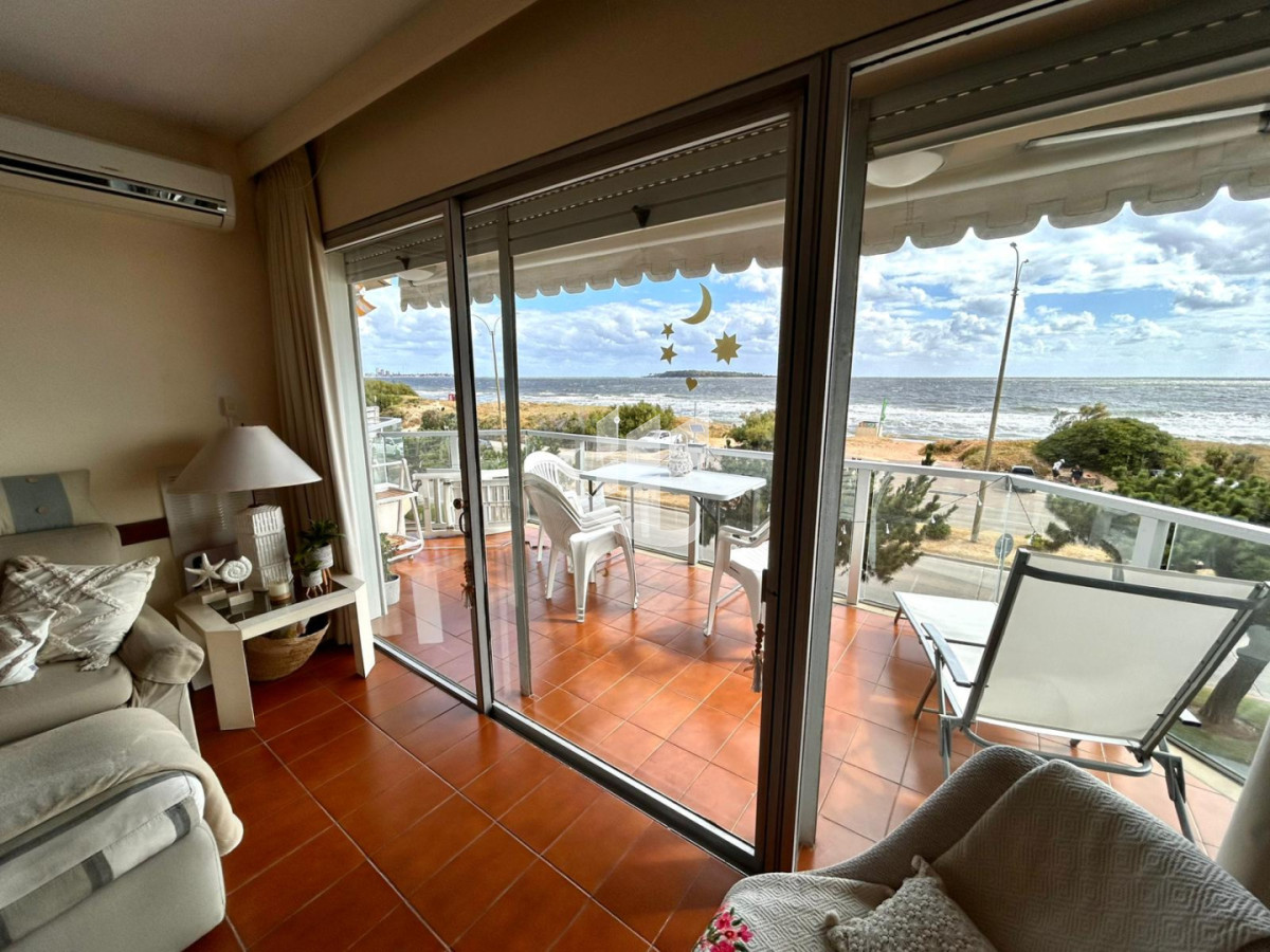 Apartamento ID.2408 - Alquiler Temporal 2 dormitorios Primera Linea Playa Mansa, Punta Del Este