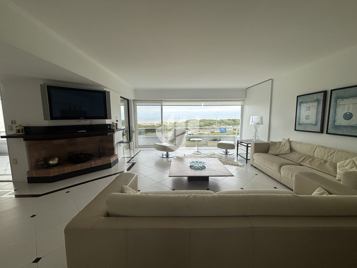 Apartamento ID.2277 - PUNTA DEL ESTE - PLAYA BRAVA - APARTAMENTO DE 4 DORMITORIOS EN SUITE Y DEPENDENCIA - VENTA