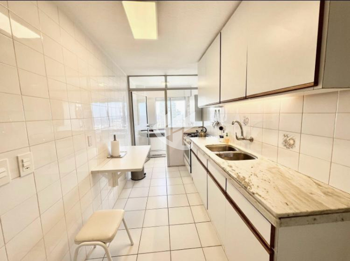 Apartamento ID.2403 - Alquiler Verano, 3 dormitorios mas dependencia, con vista, Peninsula, Punta del Este