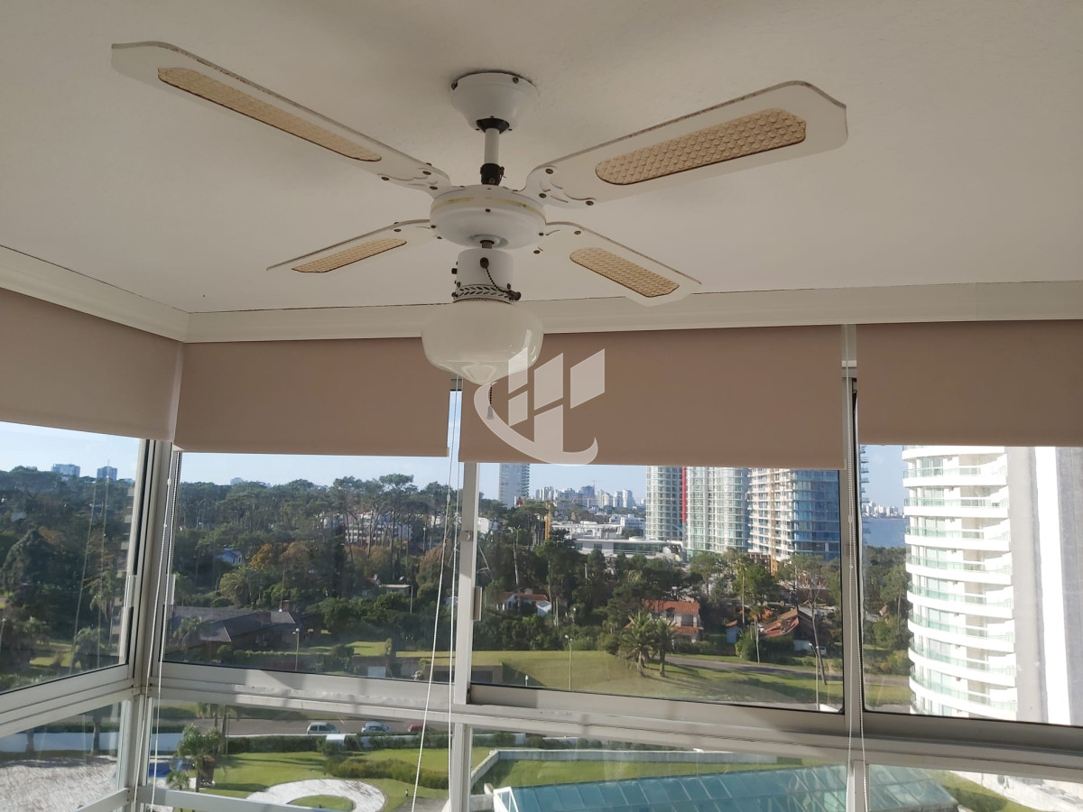 Apartamento ID.692 - Venta, apartamento, 2 dormitorios y dep, con vista, Lincoln Center, Playa Mansa, Punta del Este