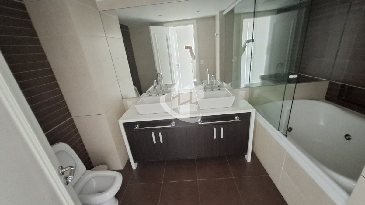 Apartamento ID.2039 - Venta apartamento 3 suites y dependencia completa, primera línea Brava, Punta del Este