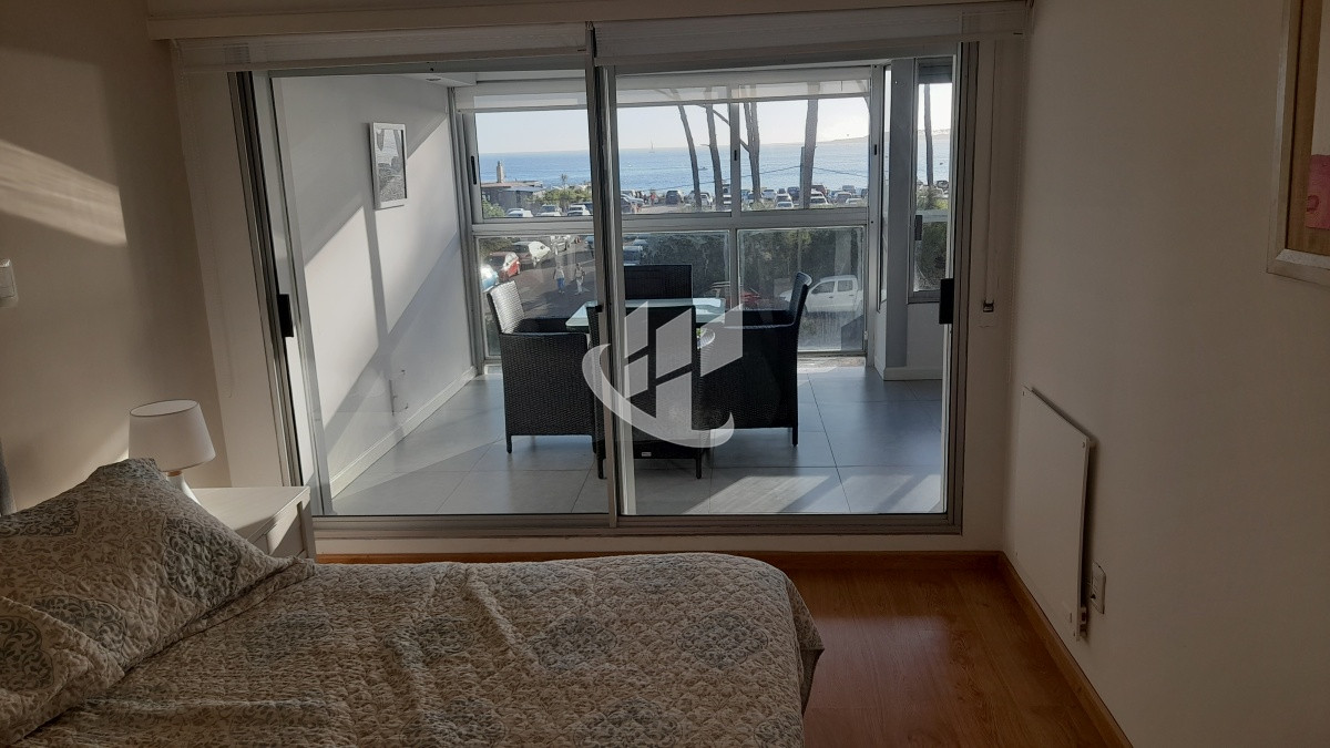 Apartamento ID.1719 - PUNTA DEL ESTE MANSA FRENTE AL MAR! APARTAMENTO DE 2 DORMITORIOS Y DEPENDENCIA EN VENTA! 