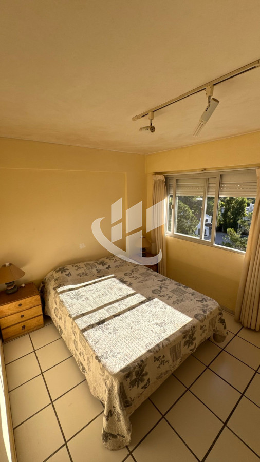 Apartamento ID.1724 - Alquiler  Anual.