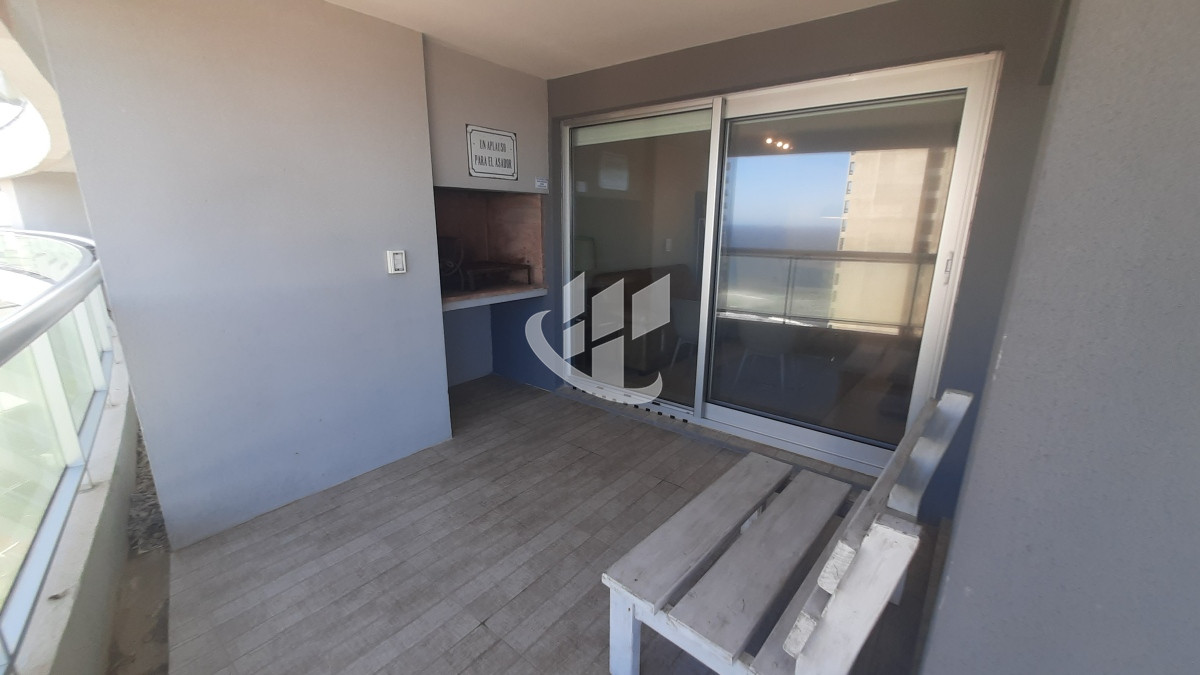 Apartamento ID.894 - Alquiler Temporada, 3 dormitorios y dep, con vista, piso alto, Brava, Punta del Este