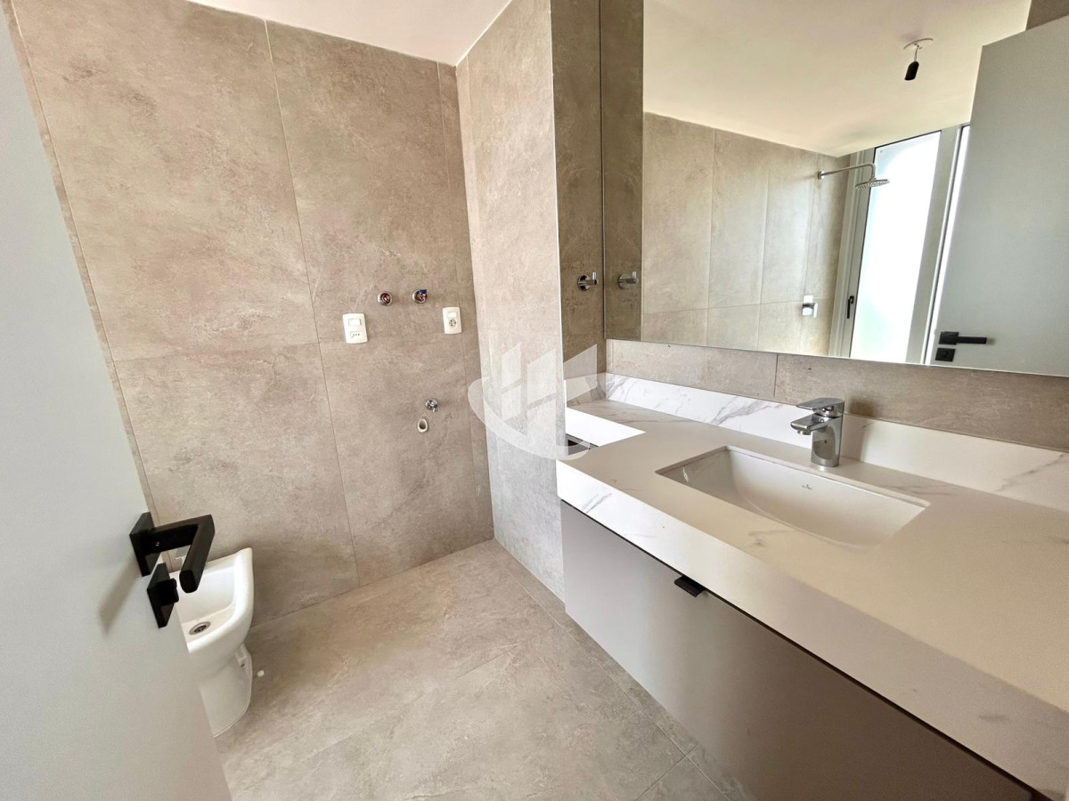 Apartamento ID.2240 - Venta Apartamento 3 Dormitorios con Garaje Doble en Parque Miramar - Orientación Norte