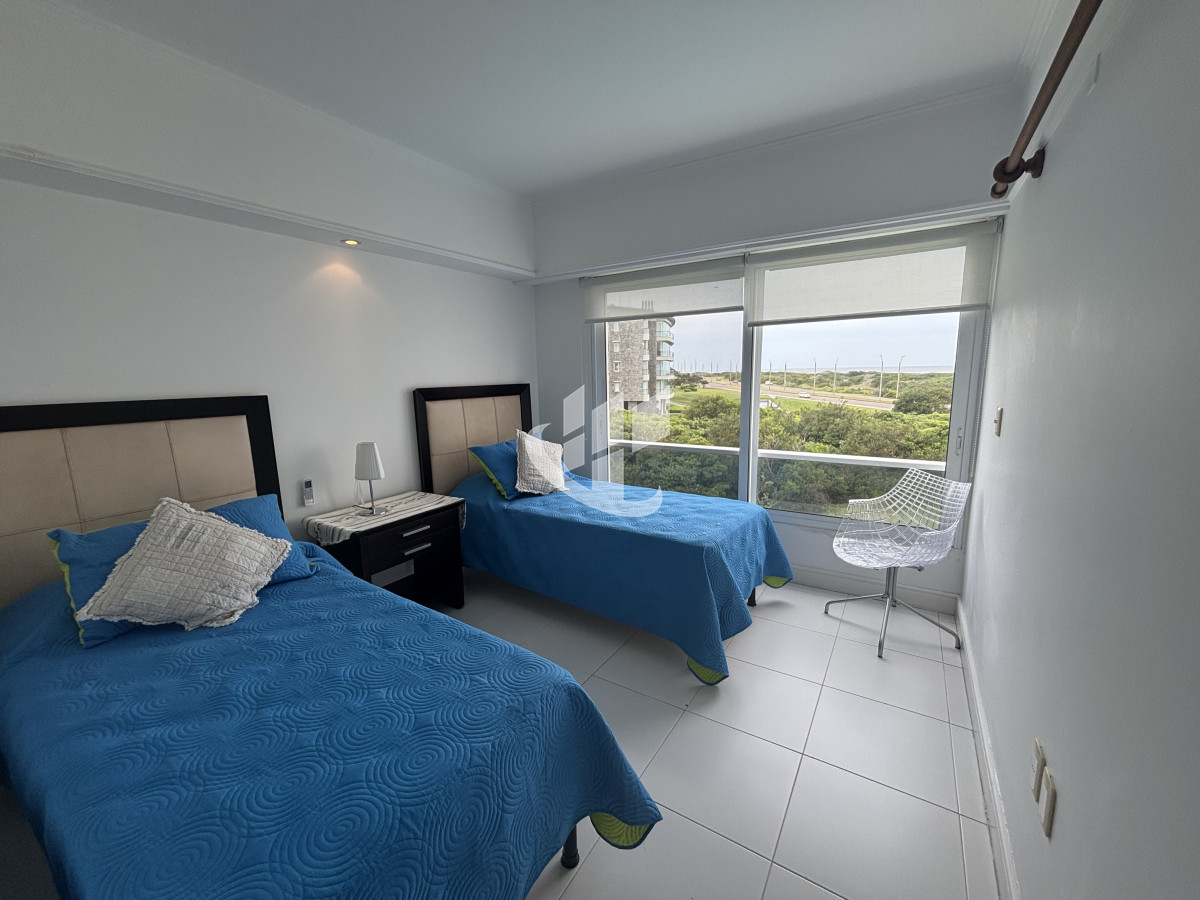 Apartamento ID.2277 - PUNTA DEL ESTE - PLAYA BRAVA - APARTAMENTO DE 4 DORMITORIOS EN SUITE Y DEPENDENCIA - VENTA